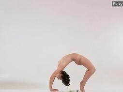 Fabulous bare gymnast Kim Nadara